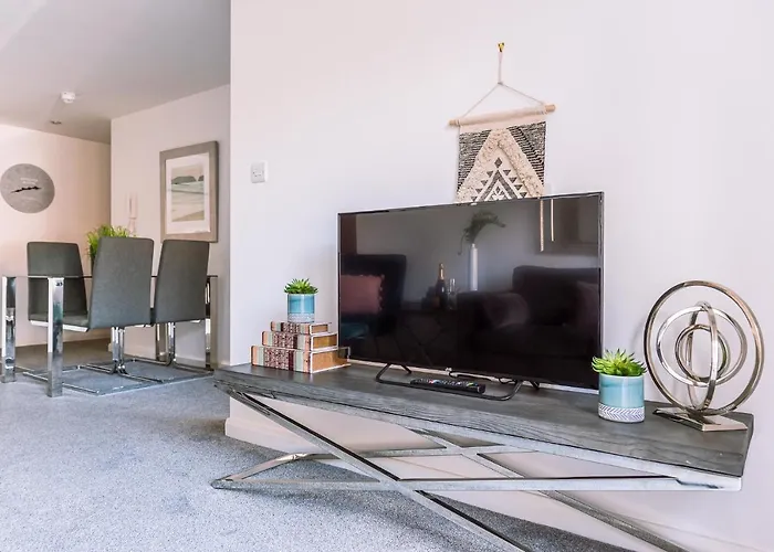 2 Bed Boutique Apartment With Free Parking
